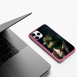 Чехол iPhone 11 Pro матовый Пепе деловой офисный планктон, цвет: 3D-малиновый — фото 2