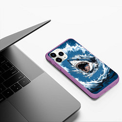 Чехол iPhone 11 Pro матовый Морда акулы в воде, цвет: 3D-фиолетовый — фото 2