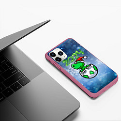 Чехол iPhone 11 Pro матовый Динозаврик вылупился из яйца 2024, цвет: 3D-малиновый — фото 2