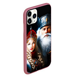Чехол iPhone 11 Pro матовый Дед Мороз и Снегурочка в русских нарядах, цвет: 3D-малиновый — фото 2