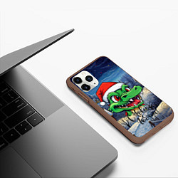 Чехол iPhone 11 Pro матовый Милый зеленый дракончик 2024, цвет: 3D-коричневый — фото 2