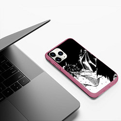 Чехол iPhone 11 Pro матовый Берсерк Гатс в чёрных доспехах, цвет: 3D-малиновый — фото 2