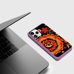 Чехол iPhone 11 Pro матовый Хохломская роспись красно-жёлтые цветы на чёрном ф, цвет: 3D-фиолетовый — фото 2