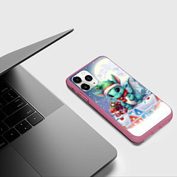 Чехол iPhone 11 Pro матовый Новогодний дракон 2024, цвет: 3D-малиновый — фото 2