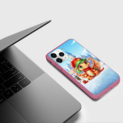 Чехол iPhone 11 Pro матовый Дракон новогодний городок, цвет: 3D-малиновый — фото 2