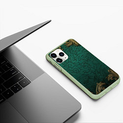 Чехол iPhone 11 Pro матовый Узоры золотые на зеленом фоне, цвет: 3D-салатовый — фото 2