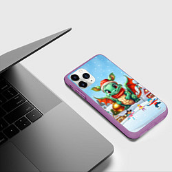 Чехол iPhone 11 Pro матовый Милый маленький дракон новогодний в зимнем дворе, цвет: 3D-фиолетовый — фото 2
