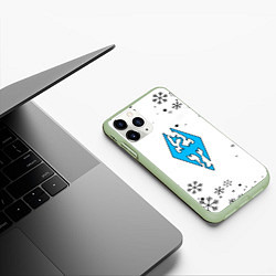 Чехол iPhone 11 Pro матовый Skyrim logo winter, цвет: 3D-салатовый — фото 2