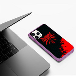 Чехол iPhone 11 Pro матовый Ведьмак краски соты, цвет: 3D-фиолетовый — фото 2