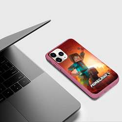 Чехол iPhone 11 Pro матовый Персонаж Minecraft пробирается сквозь огонь, цвет: 3D-малиновый — фото 2