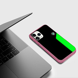 Чехол iPhone 11 Pro матовый Skoda pattern sport green, цвет: 3D-малиновый — фото 2