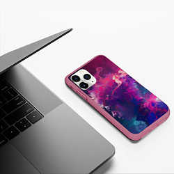 Чехол iPhone 11 Pro матовый Человек растворяющийся в фиолетовом дыму, цвет: 3D-малиновый — фото 2