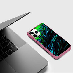 Чехол iPhone 11 Pro матовый Яркая зеленая краска на темной абстракции, цвет: 3D-малиновый — фото 2