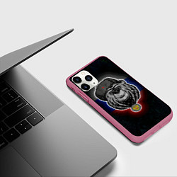 Чехол iPhone 11 Pro матовый Медведь с символикой РФ, цвет: 3D-малиновый — фото 2