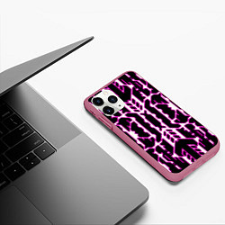 Чехол iPhone 11 Pro матовый Техно белые линии с розовой обводкой на чёрном фон, цвет: 3D-малиновый — фото 2