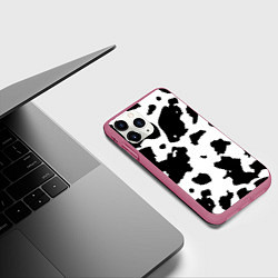 Чехол iPhone 11 Pro матовый Черно белый коровий узор, цвет: 3D-малиновый — фото 2