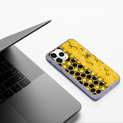 Чехол iPhone 11 Pro матовый Киберпанк соты шестиугольники жёлтый и чёрный с па, цвет: 3D-светло-сиреневый — фото 2