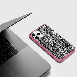 Чехол iPhone 11 Pro матовый Черно-белая шкура леопарда, цвет: 3D-малиновый — фото 2