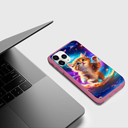 Чехол iPhone 11 Pro матовый Рыжий кот в космосе, цвет: 3D-малиновый — фото 2