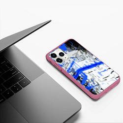 Чехол iPhone 11 Pro матовый Сине-белая абстракция на чёрном фоне, цвет: 3D-малиновый — фото 2