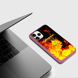 Чехол iPhone 11 Pro матовый Samurai fire cyberpunk, цвет: 3D-малиновый — фото 2