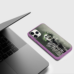 Чехол iPhone 11 Pro матовый Сумасшедший Битлджус, цвет: 3D-фиолетовый — фото 2