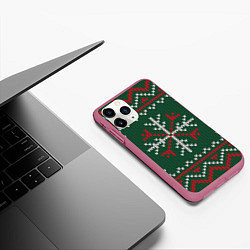 Чехол iPhone 11 Pro матовый Knitted Snowflake Pattern, цвет: 3D-малиновый — фото 2