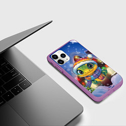 Чехол iPhone 11 Pro матовый Змейка новогодняя и снег, цвет: 3D-фиолетовый — фото 2