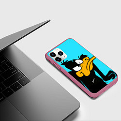 Чехол iPhone 11 Pro матовый Даффи Дак, цвет: 3D-малиновый — фото 2
