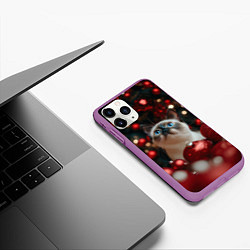 Чехол iPhone 11 Pro матовый Новогодняя белая пушистая сиамская кошка, цвет: 3D-фиолетовый — фото 2