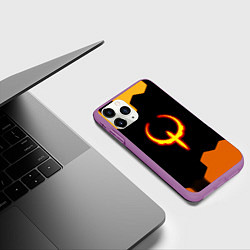 Чехол iPhone 11 Pro матовый Квейк соты огненное лого, цвет: 3D-фиолетовый — фото 2