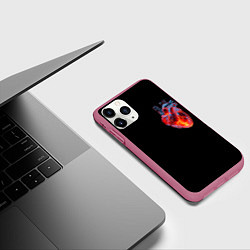 Чехол iPhone 11 Pro матовый Яркое стеклянное сердце огонь внутри, цвет: 3D-малиновый — фото 2
