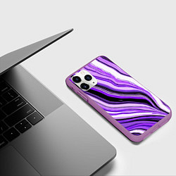 Чехол iPhone 11 Pro матовый Волнистые вертикальные чёрно-фиолетовые полосы, цвет: 3D-фиолетовый — фото 2
