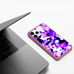 Чехол iPhone 11 Pro матовый Фиолетово-белая абстракция на чёрном фоне, цвет: 3D-малиновый — фото 2