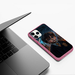 Чехол iPhone 11 Pro матовый Гарри Поттер и замки на фоне, цвет: 3D-малиновый — фото 2