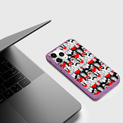 Чехол iPhone 11 Pro матовый Девушки держат сердца, цвет: 3D-фиолетовый — фото 2