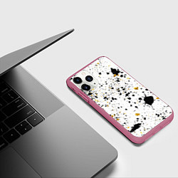 Чехол iPhone 11 Pro матовый Черные и золотистые пятна краски на белом фоне, цвет: 3D-малиновый — фото 2