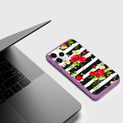 Чехол iPhone 11 Pro матовый Красные розы на черных полосках, цвет: 3D-фиолетовый — фото 2