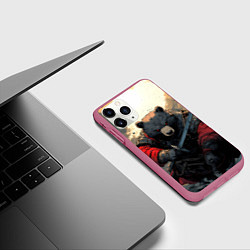 Чехол iPhone 11 Pro матовый Медведь самурай, цвет: 3D-малиновый — фото 2