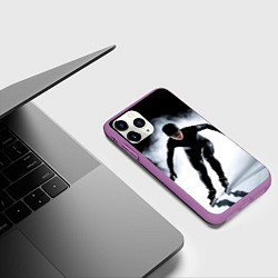 Чехол iPhone 11 Pro матовый Скоростной бег на коньках в черном, цвет: 3D-фиолетовый — фото 2