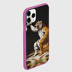 Чехол iPhone 11 Pro матовый Тигр сидит на золотом унитазе сердится, цвет: 3D-фиолетовый — фото 2