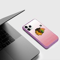 Чехол iPhone 11 Pro матовый Чикаго Блэкхокс - красные треугольники с градиенто, цвет: 3D-фиолетовый — фото 2