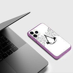 Чехол iPhone 11 Pro матовый Ассасин Крид - узор ворон, цвет: 3D-фиолетовый — фото 2