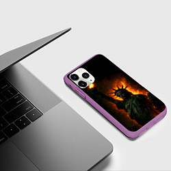 Чехол iPhone 11 Pro матовый Статуя свободы в огне, цвет: 3D-фиолетовый — фото 2