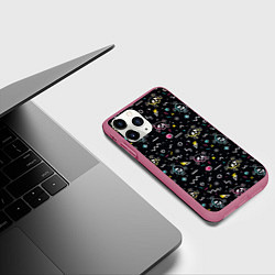 Чехол iPhone 11 Pro матовый Паттерн с черепами и геометрическими фигурами в ст, цвет: 3D-малиновый — фото 2