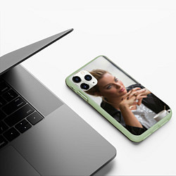 Чехол iPhone 11 Pro матовый Робби Марго в кафе, цвет: 3D-салатовый — фото 2
