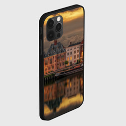 Чехол для iPhone 12 Pro Max Мирный город на воде и тучи, цвет: 3D-черный — фото 2