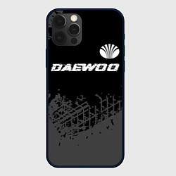 Чехол iPhone 12 Pro Daewoo speed на темном фоне со следами шин: символ