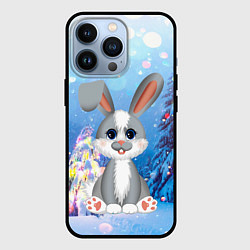 Чехол для iPhone 13 Pro Серый зайка на фоне елки, цвет: 3D-черный