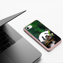 Чехол iPhone 7/8 матовый Панда на ветке, цвет: 3D-светло-розовый — фото 2